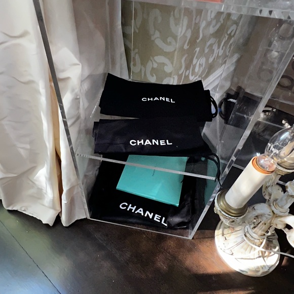 CHANEL BOXES, HERMES BOXES, dust bags, GARMET BAGS; all from various designers - Picture 11 of 11